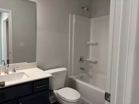 Bath - 1104 Bartlett Trce, Suwanee, GA 30024 photo 3 of 3