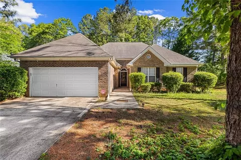 825 Lincoln Sq, Locust Grove, GA 30248