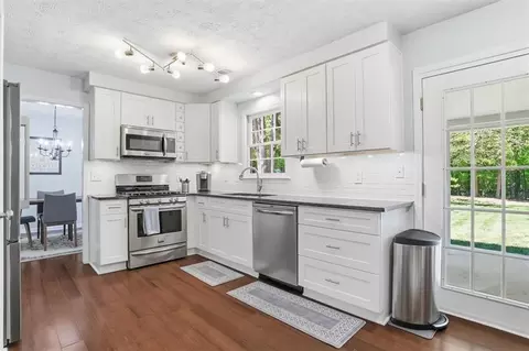 Kitchen - 3085 Abbotts Pointe Dr, Duluth, GA 30097 photo 4 of 5