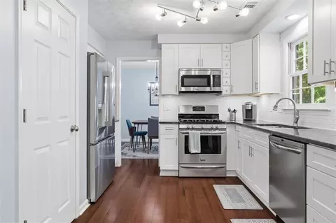 Kitchen - 3085 Abbotts Pointe Dr, Duluth, GA 30097 photo 3 of 5