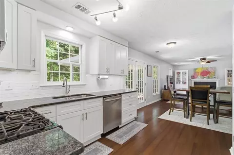 Kitchen - 3085 Abbotts Pointe Dr, Duluth, GA 30097 photo 2 of 5