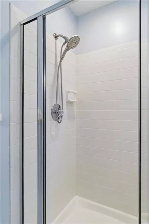 Bath - 3085 Abbotts Pointe Dr, Duluth, GA 30097 photo 5 of 7