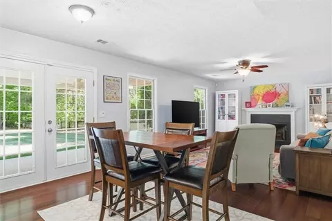 Dining - 3085 Abbotts Pointe Dr, Duluth, GA 30097 photo 3 of 4