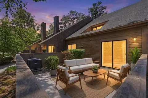 9 Willowick Dr, Lithonia, GA 30038