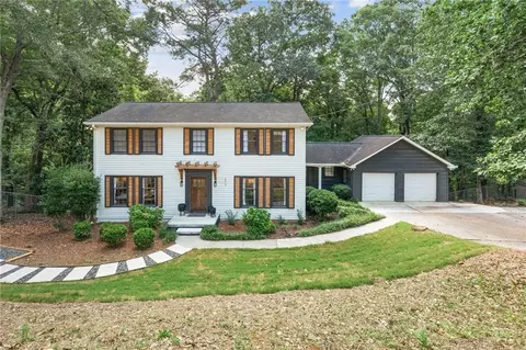 217 Skyland Dr, Roswell, GA 30075
