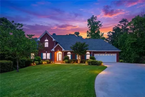 2744 Waters Edge Dr, Gainesville, GA 30504