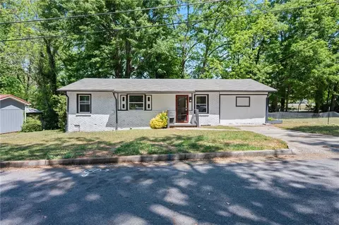100 Pine Cir, Jonesboro, GA 30236