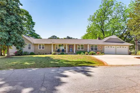 942 Powderbag Creek Rd, Hartwell, GA 30643