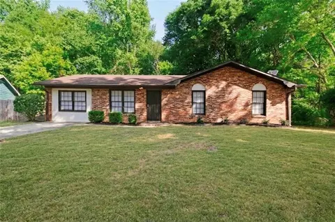 400 Cedar Wood Ct, Atlanta, GA 30349