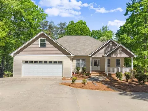 45 Holcomb Dr, Cleveland, GA 30528