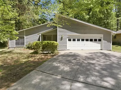 375 Creekside Ct, Roswell, GA 30076