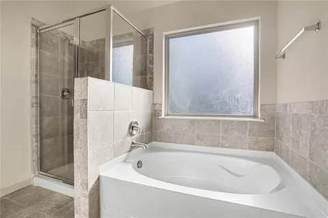 Bath - 275 Silver Ridge Rd, Covington, GA 30016 photo 2 of 3