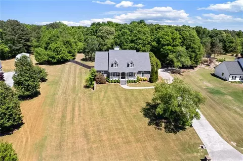 2169 NE Indian Shoals Dr, Loganville, GA 30052