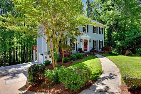 5602 Grist Stone Dr, Lilburn, GA 30047
