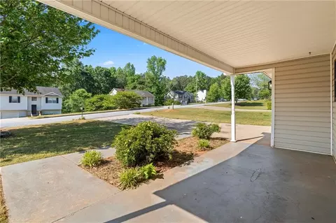 Exterior - 185 Brighton Dr, Covington, GA 30016 photo 3 of 8