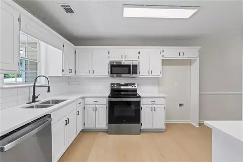 Kitchen - 185 Brighton Dr, Covington, GA 30016 photo 2 of 5