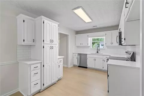 Kitchen - 185 Brighton Dr, Covington, GA 30016 photo 3 of 5