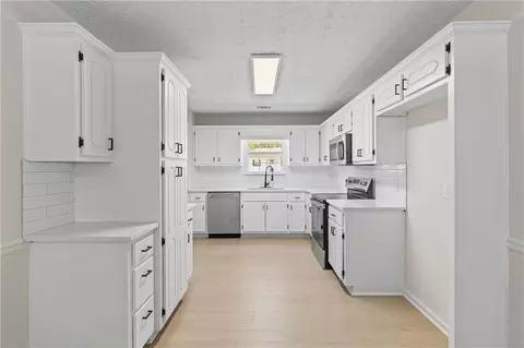 Kitchen - 185 Brighton Dr, Covington, GA 30016 photo 1 of 5