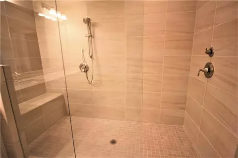 Bath - 1980 Raven Way, Chamblee, GA 30341 photo 3 of 6