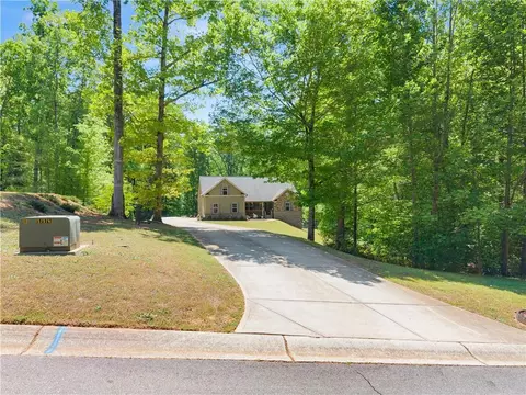 675 Oconee Ln, Commerce, GA 30529