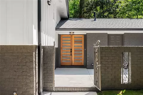 1299 Seven Springs Cir, Marietta, GA 30068