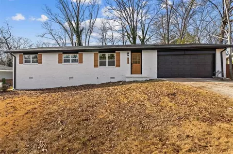 520 Stonewood Dr, Stone Mountain, GA 30087