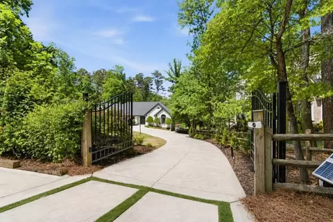 6422 Old Shadburn Ferry Rd, Buford, GA 30518