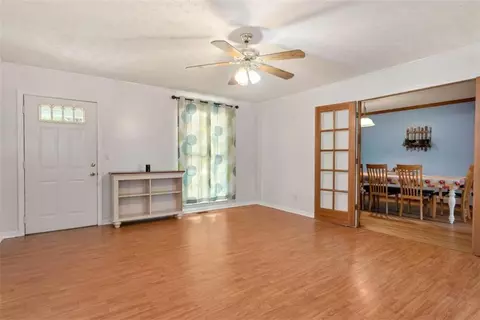 Living - 73 Kellogg Dr, Colbert, GA 30628 photo 4 of 5