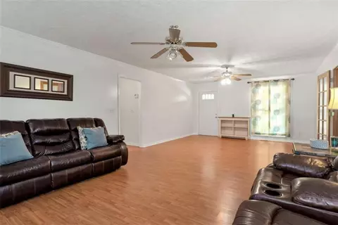 Living - 73 Kellogg Dr, Colbert, GA 30628 photo 5 of 5