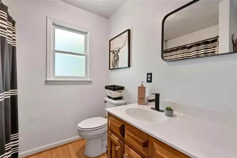 Bath - 73 Kellogg Dr, Colbert, GA 30628 photo 1 of 2