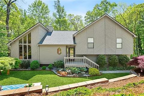 2451 Stockton Dr, Marietta, GA 30066