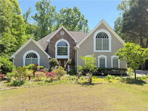 561 Sweetfern Ln, Sugar Hill, GA 30518