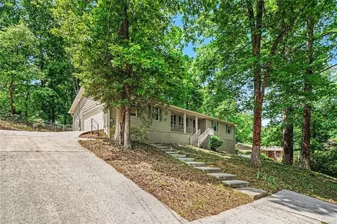 3642 Rainbow Cir SW, Snellville, GA 30039