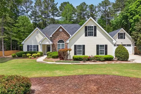836 Winding Grove Ln, Loganville, GA 30052