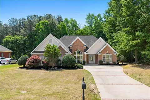 681 Templeton Dr, Loganville, GA 30052