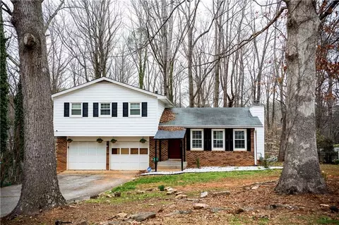 917 Chartley Dr SW, Lilburn, GA 30047