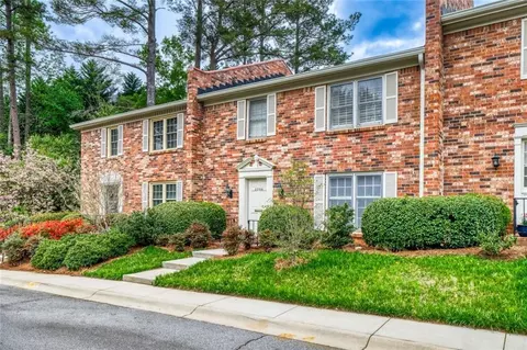 2396 Leafgate Rd, Decatur, GA 30033