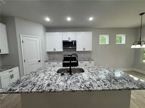 Kitchen - 2057 N Hicks Rd, Toccoa, GA 30577 photo 2 of 2