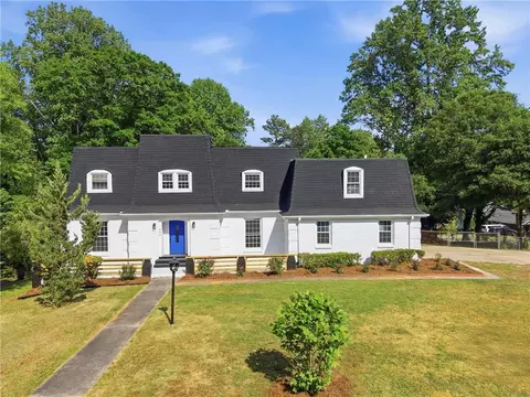 492 S Susan Creek Dr, Stone Mountain, GA 30083