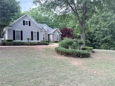 299 Heights Ln, Acworth, GA 30101