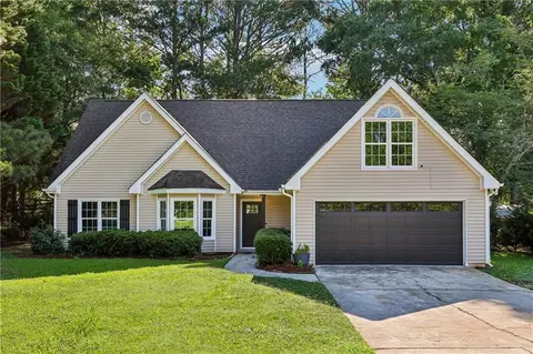 2360 Huntington Dr, Loganville, GA 30052