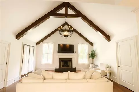 645 Londonberry Rd, Atlanta, GA 30327