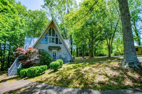 746 Dot Rd, Bowdon, GA 30108