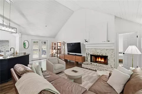 648 Bellflower Dr, Big Canoe, GA 30143