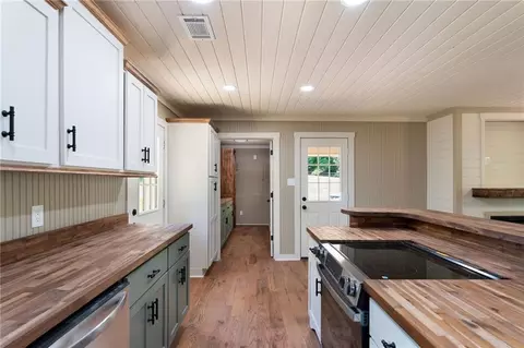 Kitchen - 31 Alabama St, Cave Spring, GA 30124 photo 4 of 5