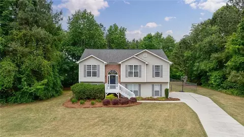 136 Silverstone Cir, Jefferson, GA 30549