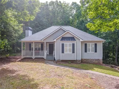 647 Philadelphia Dr, Jasper, GA 30143