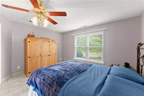 Bedroom - 4570 Summerset Dr, Gainesville, GA 30507 photo 9 of 10
