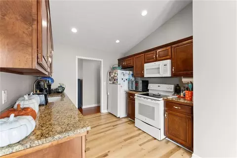 Entry Way - 4570 Summerset Dr, Gainesville, GA 30507 photo 5 of 5