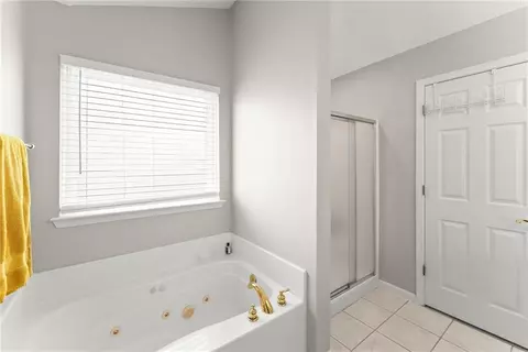Bath - 4570 Summerset Dr, Gainesville, GA 30507 photo 5 of 6